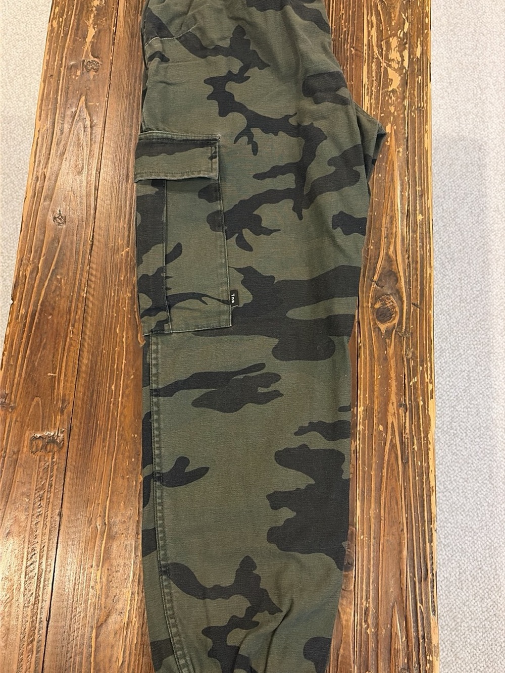 TNA Women's Camo Cargo Ankle Pants - Olive & Black